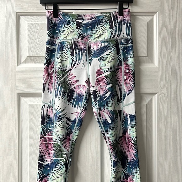Zyia Light N Tight Hi Rise Tropical Print Leggings with pockets (M) - Picture 4 of 9